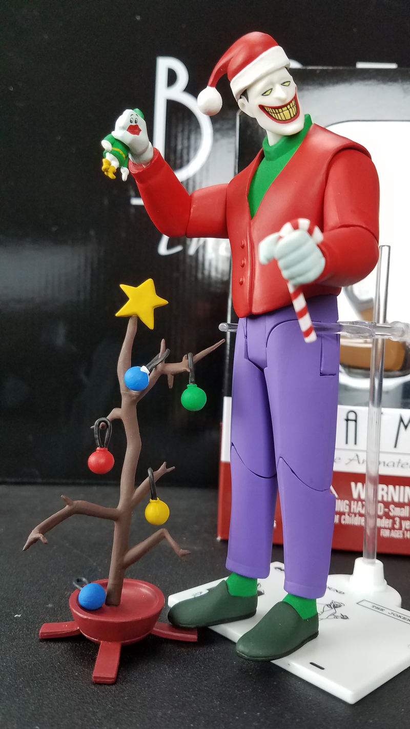 The ornaments are separate, which is a very nice touch.